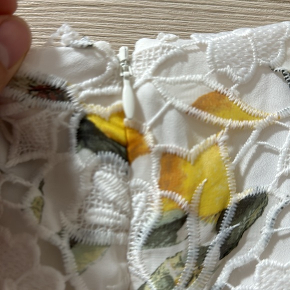 White house black market lemon print Lace peplum top Size 12 - Picture 10 of 10